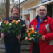 Linke verteilte Rosen am Internationalen Frauentag