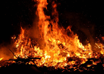 Großes Osterfeuer in Berkenthin