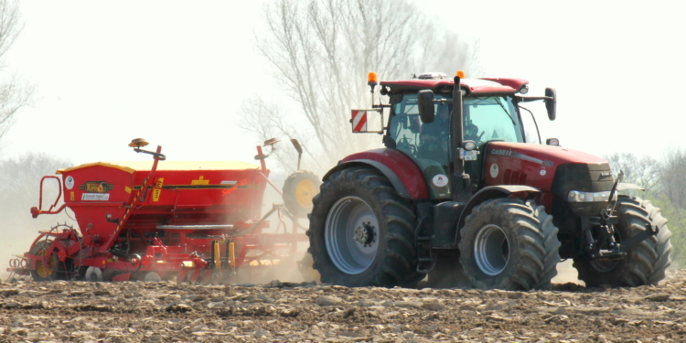 Bei Kaiserwetter kommt der ‚Doktor des Bodens‘ in die Erde
