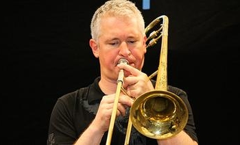 Unterwegs im Norden: die NDR Bigband mit ‚Dan’s Music‘ im Burgtheater Ratzeburg