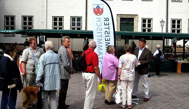 Wieder Bürgermeister-Stammtisch auf dem Ratzeburger Marktplatz