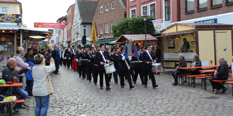 Altstadtfest 2018: Mölln in feucht-fröhlicher Feierlaune