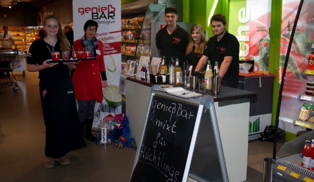 ‚genießBar‘ und Marktkauf Süllau spenden 300 Euro für Sprachkurse