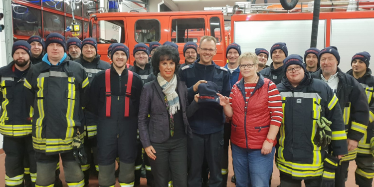 Förderverein stattet Feuerwehr für die kalte Jahreszeit aus