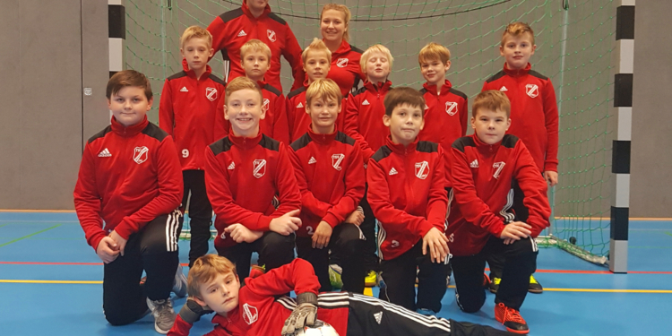 Nachwuchskicker des TSV Berkenthin freuen sich über neue Trainingsanzüge