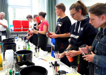 ‚GenießBar im Herzogtum‘: Alkoholfreie Cocktails für die PeergroupBarkeeperschulung in Ratzeburg