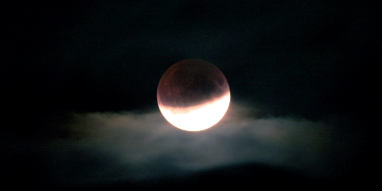 Partielle Mondfinsternis über Grambek