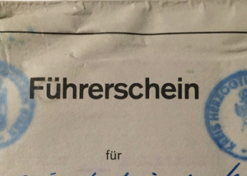Goldener Führerschein am Band für 50 Jahre unfallfreies Autofahren?