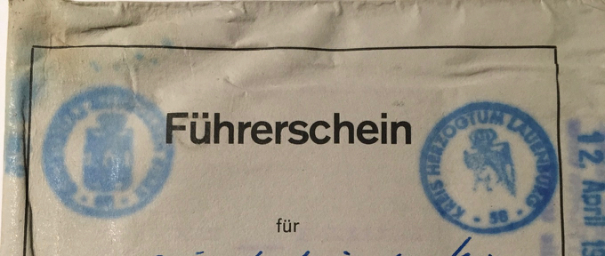 Goldener Führerschein am Band für 50 Jahre unfallfreies Autofahren?