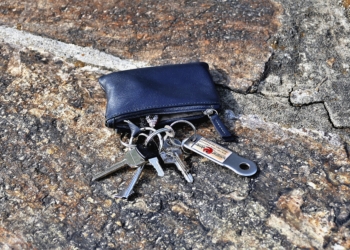 Professionelles Team hilft Ihnen beim Schlosswechseln