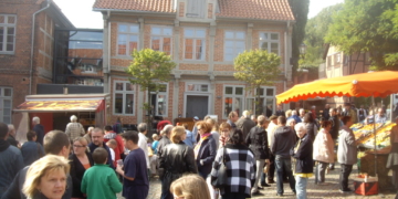 Erntedankmarkt auf dem Kirchplatz in Lauenburg