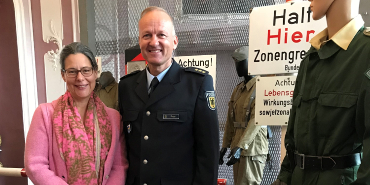 Nina Scheer bei Ausstellungseröffnung in Ratzeburg zu 30 Jahre Mauerfall
