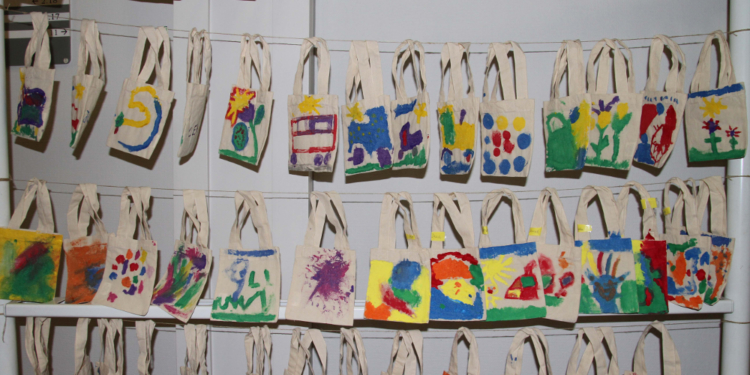 Durch Kinderhand erblüht das Land
