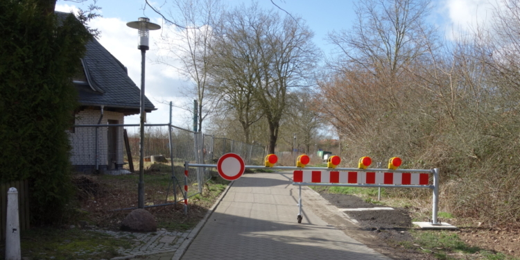 Schrankenanlage im ‚Alten Postweg‘ schützt Krötenwanderung