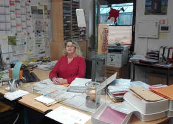 Grundschulsekretärin Carola Klug blickt auf 25 Dienstjahre