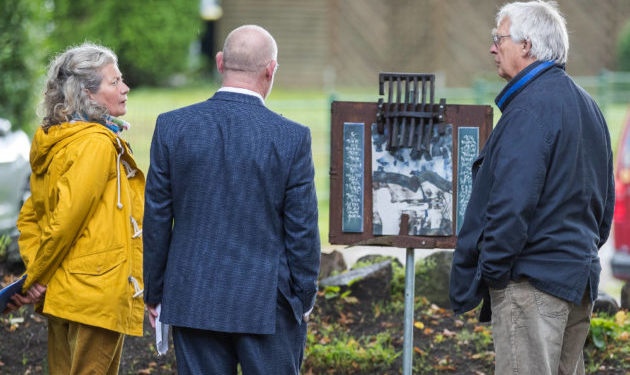 Künstler laden zum Dialog auf dem Friedhof ein