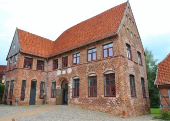 Todesanzeigen als Quellen für Genealogie und Forschung