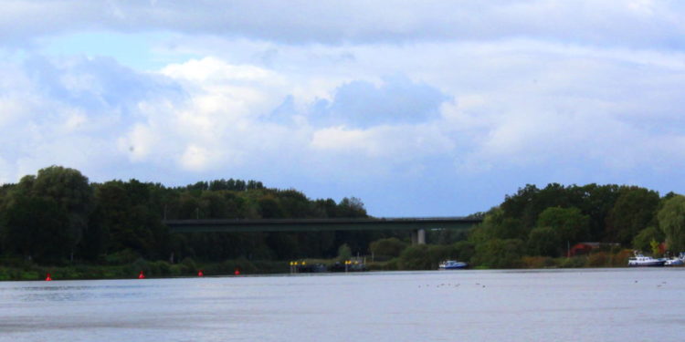 B 207: Brückenschaden am Fahrbahnübergang über Elbe-Lübeck-Kanal bei Mölln