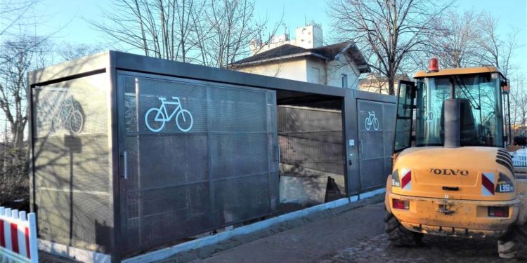 Aufbau der „Bike & Ride“- Fahrradabstellanlage am Ratzeburger Bahnhof hat begonnen
