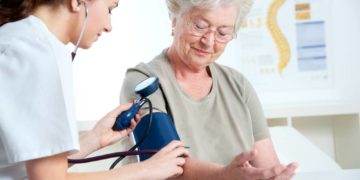 Frauen im Kreis Herzogtum Lauenburg haben zu hohen Blutdruck