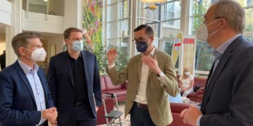 Gesundheitsminister Dr. Heiner Garg zu Besuch bei AMEOS