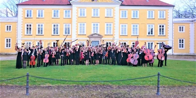 Frühjahrskonzert des LandesJugendOrchesters Schleswig-Holstein auf Schloss Wotersen