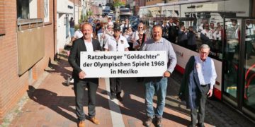 Auf Kurs: Ratzeburger Gold-Achter zieht in Stadtbücherei ein 