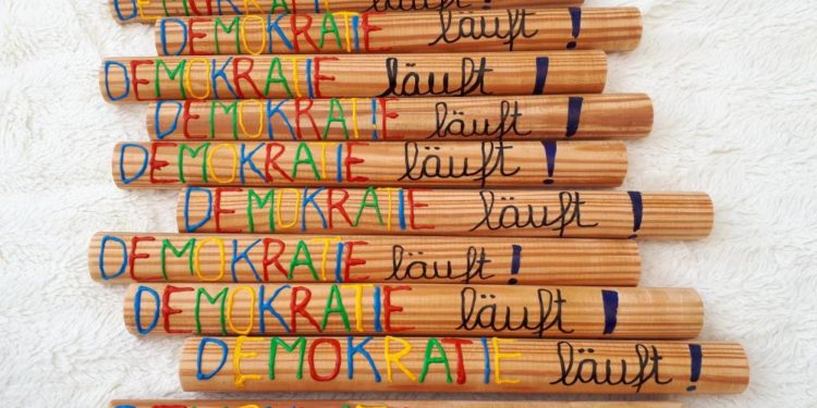 Staffellauf der Vielfalt – „Demokratie läuft“