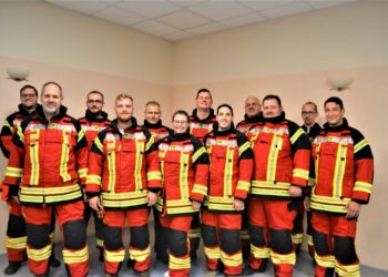 Grinauer Feuerwehr erstrahlt in neuer Schutzkleidung