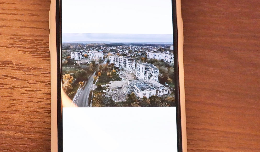 Zerstörung in den befreiten ukrainischen Gebieten. Ärztin Kristina hat vieles auf dem Smartphone dokumentiert. Foto: Gesine Biller