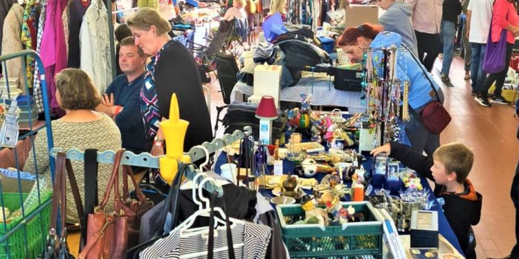 Erneut erfolgreicher Hallenflohmarkt in der Feuerwehrhalle
