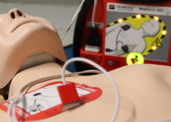 Defibrillatoren retten Leben: Das muss man beachten