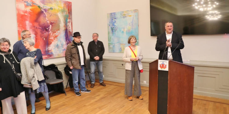Großformatige Kunst im Ratzeburger Rathaus