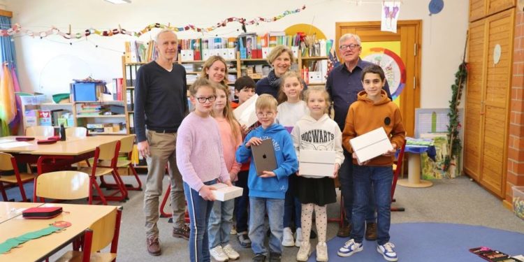Kinderschutzbund stellte I-Pads für DaZ-Grundschüler zur Verfügung