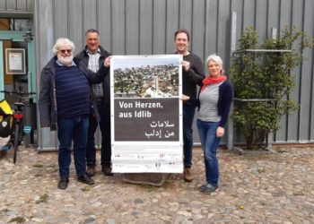 „Von Herzen, aus Idlib“ – Wanderausstellung vor der Stadtbücherei Ratzeburg