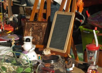 Straßen-Flohmarkt in Grinau