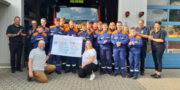 Konfirmanden unterstützen Jugendfeuerwehr Nusse