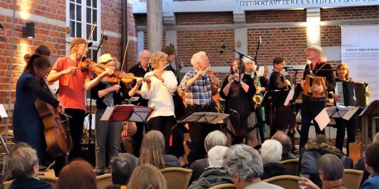 Kultur auf Dorf-Tour – LoLaBand mit Weltmusik