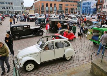 Sehen und gesehen werden: Oldtimer trafen sich wieder in Ratzeburg