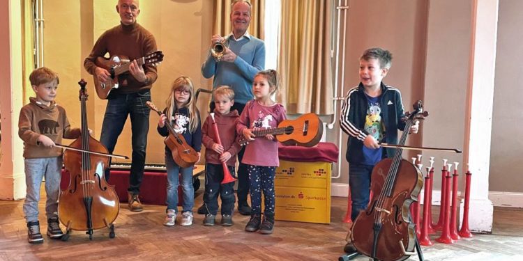 Das musiculum MOBIL bringt Klänge in den Kindergarten Zwergenscheune