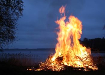 Osterfeuer für Groß und Klein