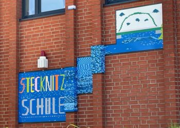 Legosteine füllen Mauerlöcher der Stecknitz-Schule