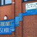 Legosteine füllen Mauerlöcher der Stecknitz-Schule