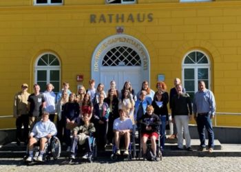Schulklasse der Ratzeburger Gemeinschaftsschule sucht barrierefreie Pfade für Gäste der Stadt