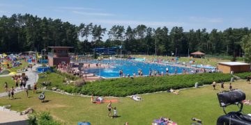 Waldschwimmbad Büchen bietet Flutlichtbaden an