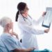 Deutlich mehr Frauen als Männer von Osteoporose betroffen