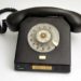 Zwei Telefone aus Ost und West