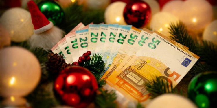 ‚Extra-Schub‘ fürs Portemonnaie gibt es vor allem für Beschäftigte mit Tarifvertrag
