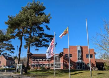 Stadt Ratzeburg und das Amt Lauenburgische Seen zeigen Flagge gegen Rassismus
