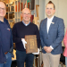 Restaurierter Kirchenbibliotheksband kehrt ins Möllner Stadtarchiv zurück